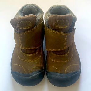 Keen boys waterproof boots (size US1)